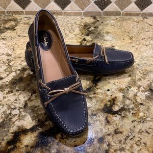 Clark’s Dunbar Groove Shoes Size 9